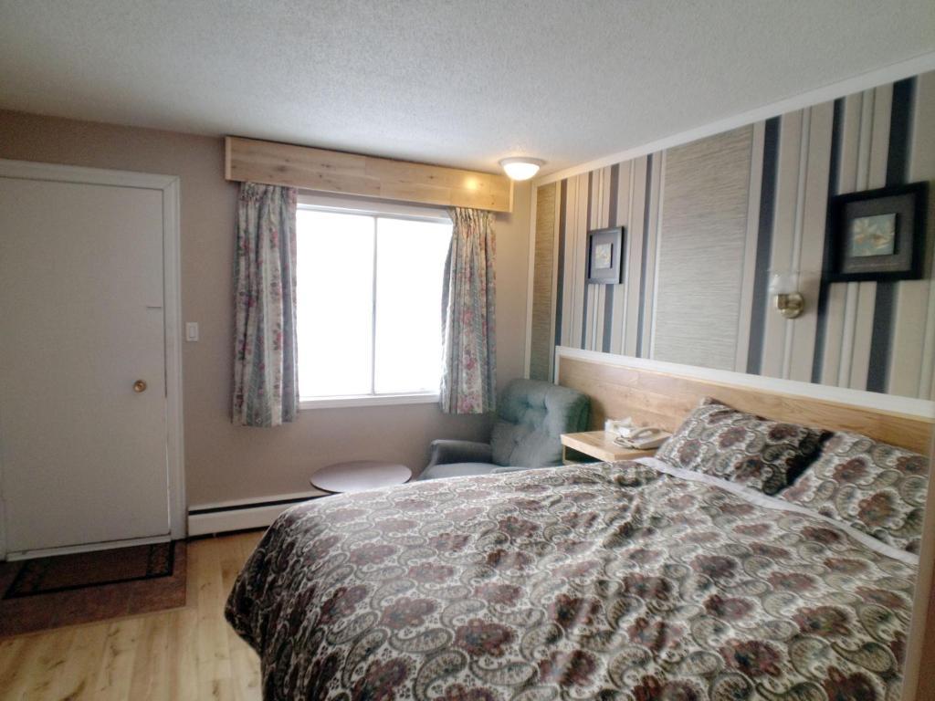 Galaxy Motel St. Paul Экстерьер фото