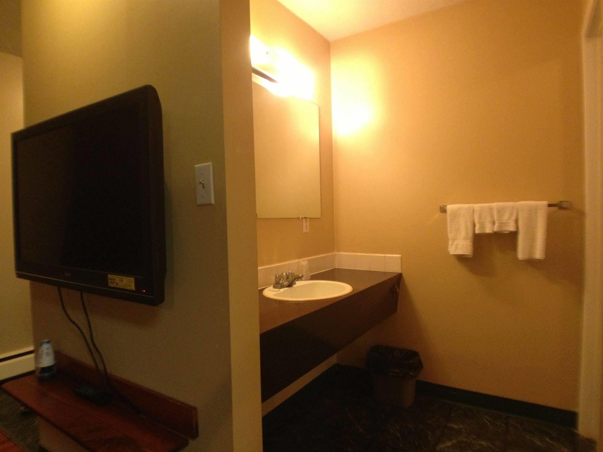 Galaxy Motel St. Paul Экстерьер фото